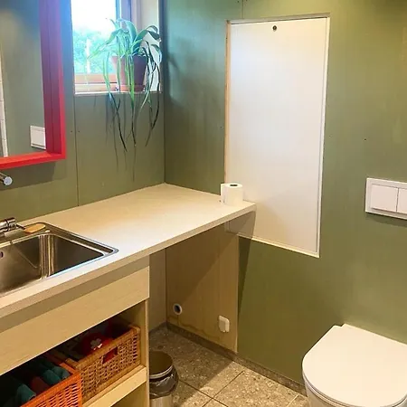 Architect-designed With Nearby 別荘