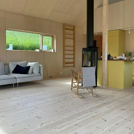 Architect-designed With Nearby 別荘